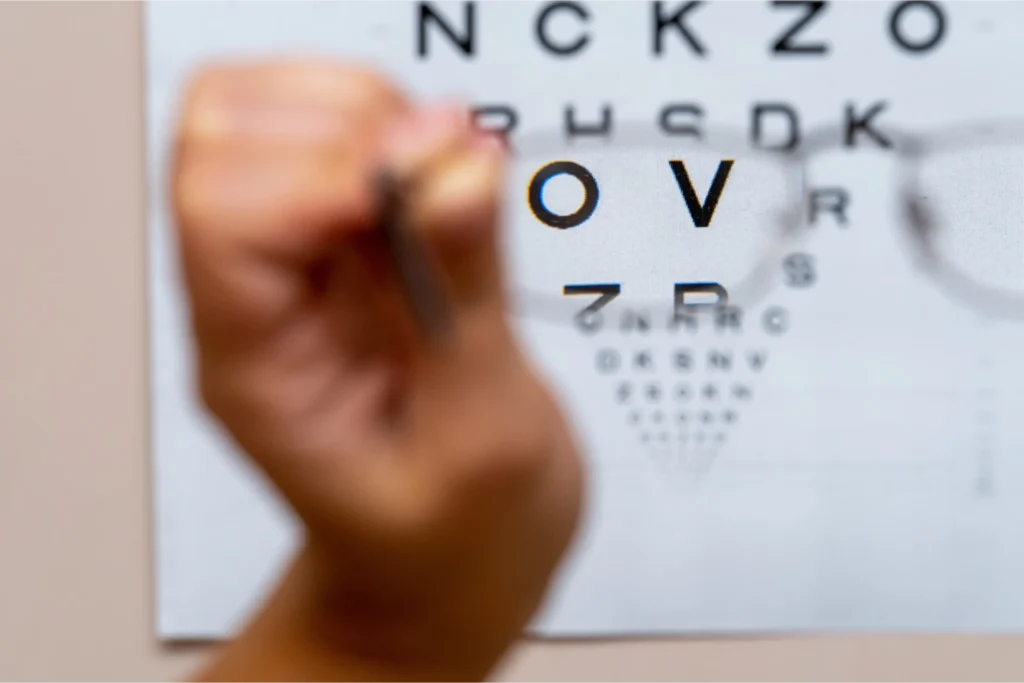 Early Warning Signs of Macular Degeneration | Eye Health